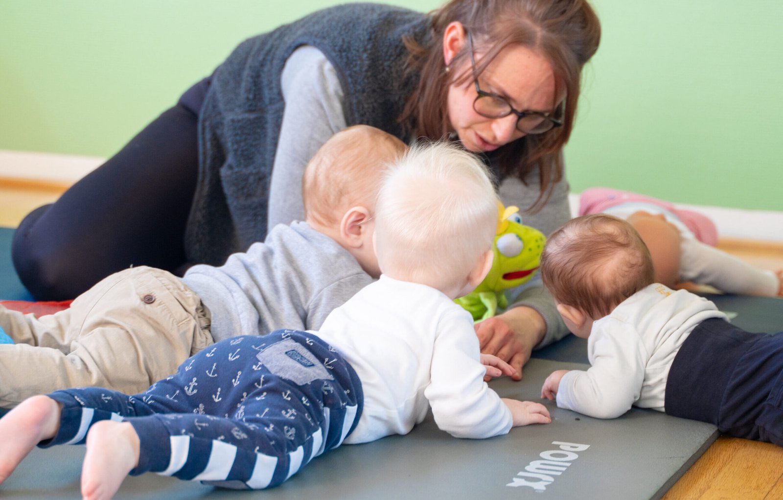 Eltern-Baby Kurs mit 3 Säuglingen in der Günther-Schule Meerbusch